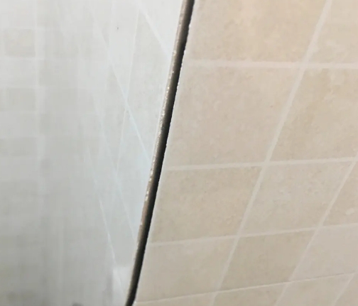 子长瓷砖空鼓维修公司分享阳台瓷砖脱落的修复过程可以分为以下几个步骤